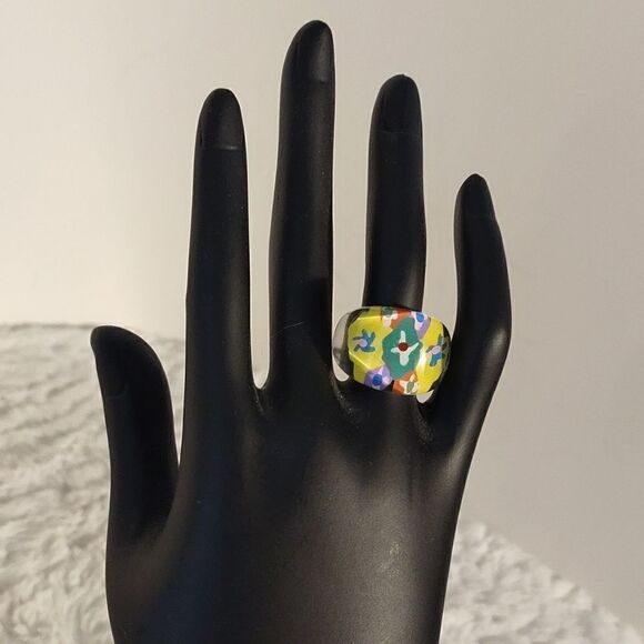 Lucite Bubble Ring Yellow With Flowers - Picture 1 of 5